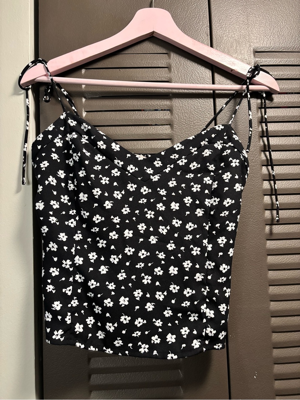 Francesca's Collections Black and White Floral Tie-Strap Tank Top